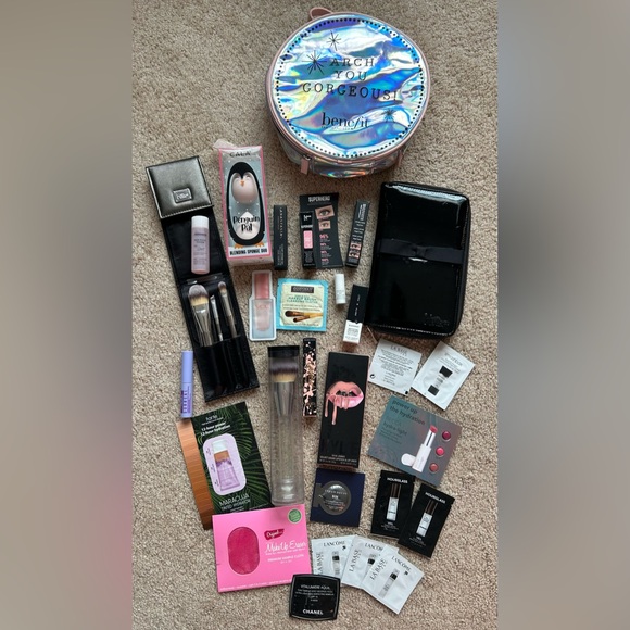 New! Huge Make Up Lot - Picture 2 of 11